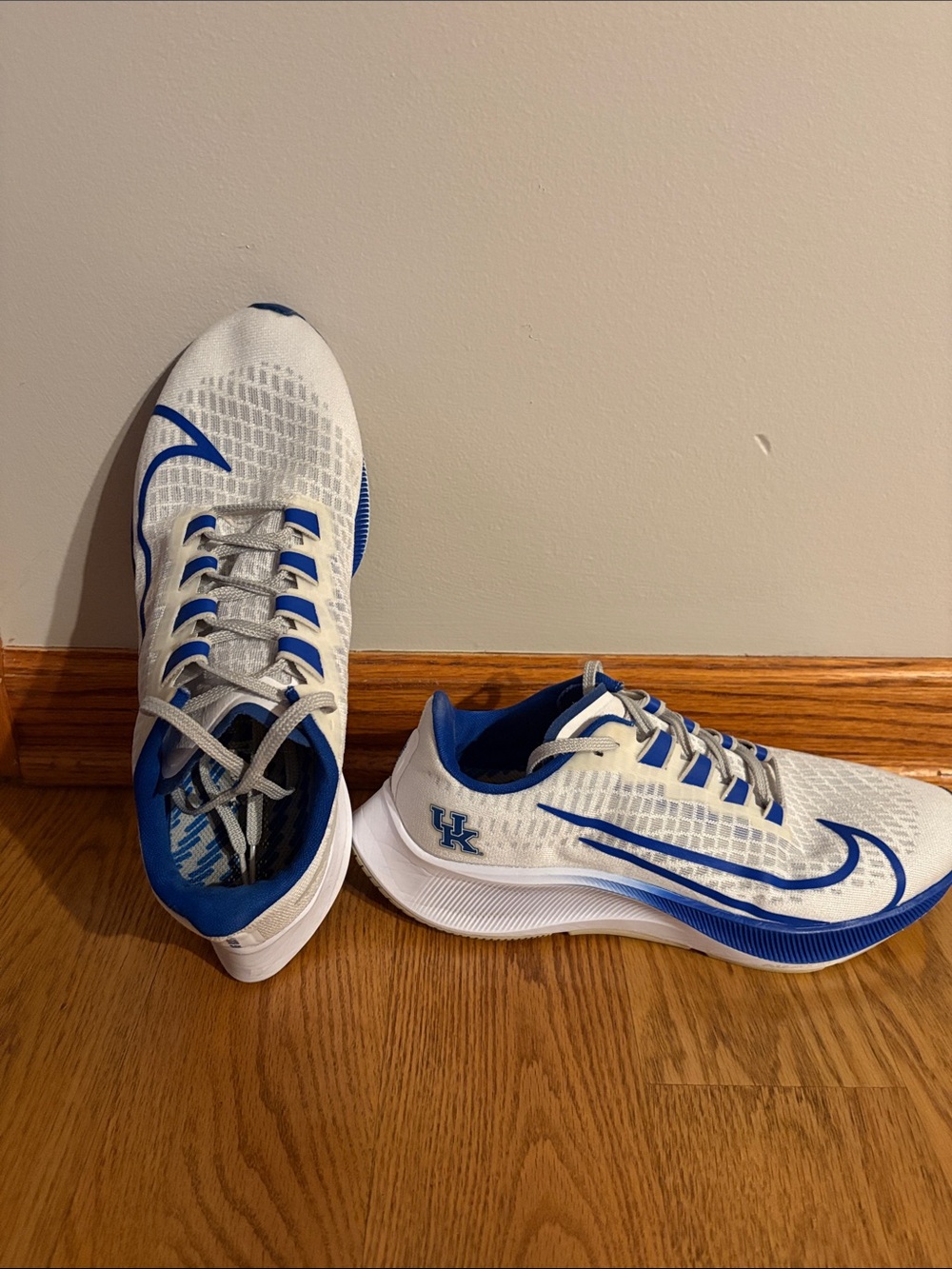 University of Kentucky Unisex Nike Running Shoes W 9 M 7.5